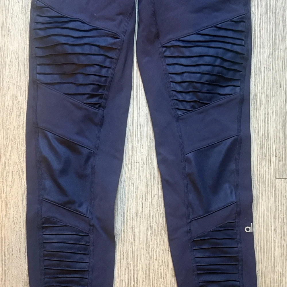Alo Yoga Navy High-Waisted Leggings with Mesh Panels